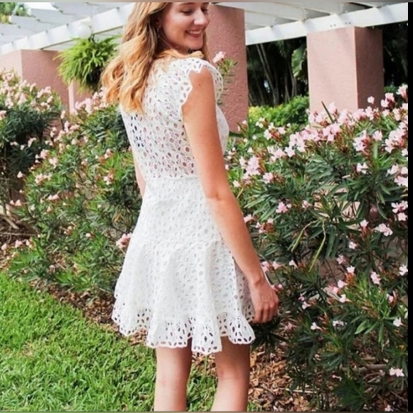 Gianni Bini Tammy V-Neck Flutter Short Sleeve Eyelet Cinched Tie Waist Mini Dres - Picture 6 of 10